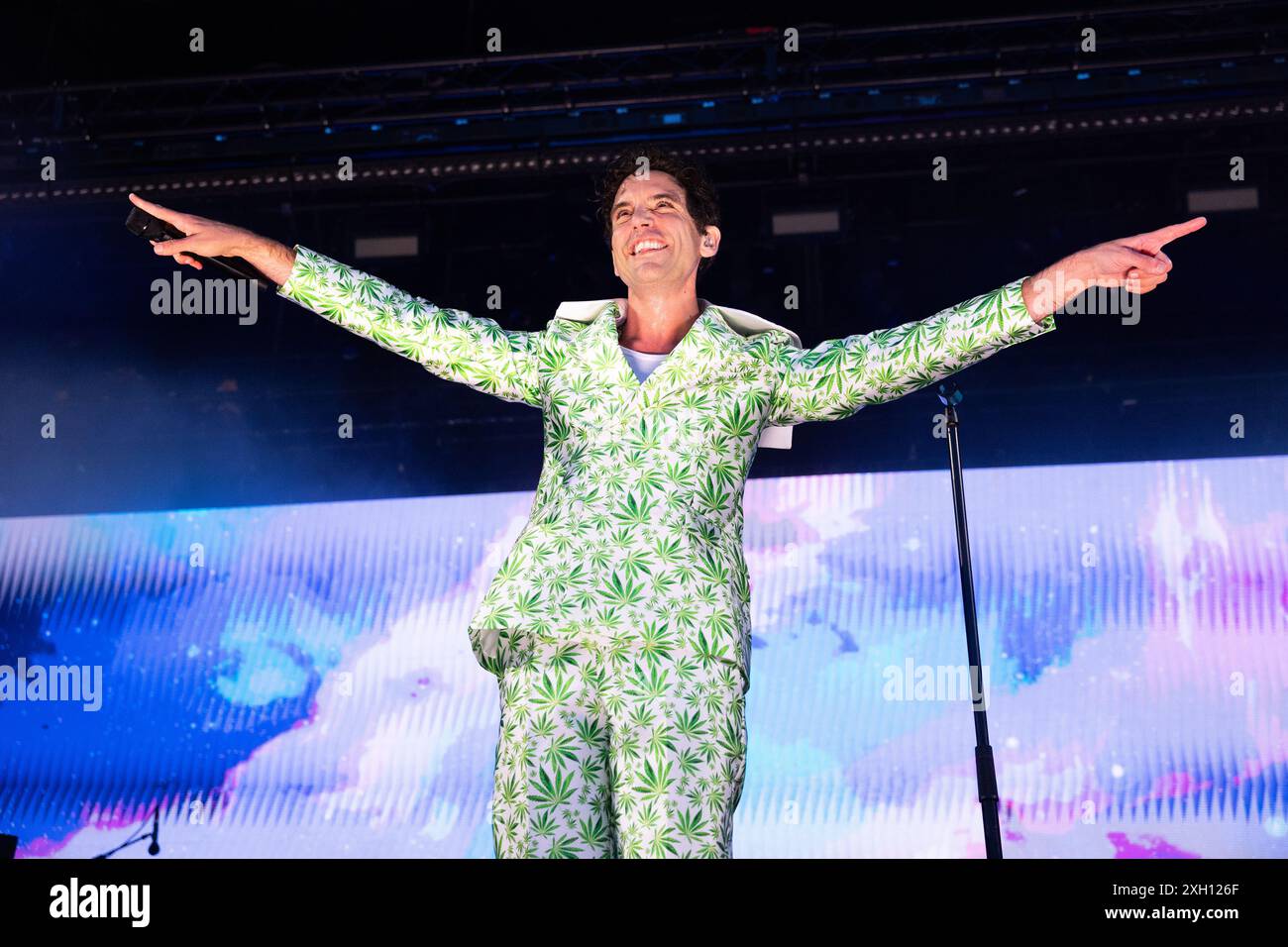 Kew, Londres, Royaume-Uni. 9 juillet 2024. La chanteuse Mika se produit à Kew the Music, une série de concerts de pique-nique d'été dans les jardins de Kew. Crédit : Katie Collins/EMPICS/Alamy Live News Banque D'Images