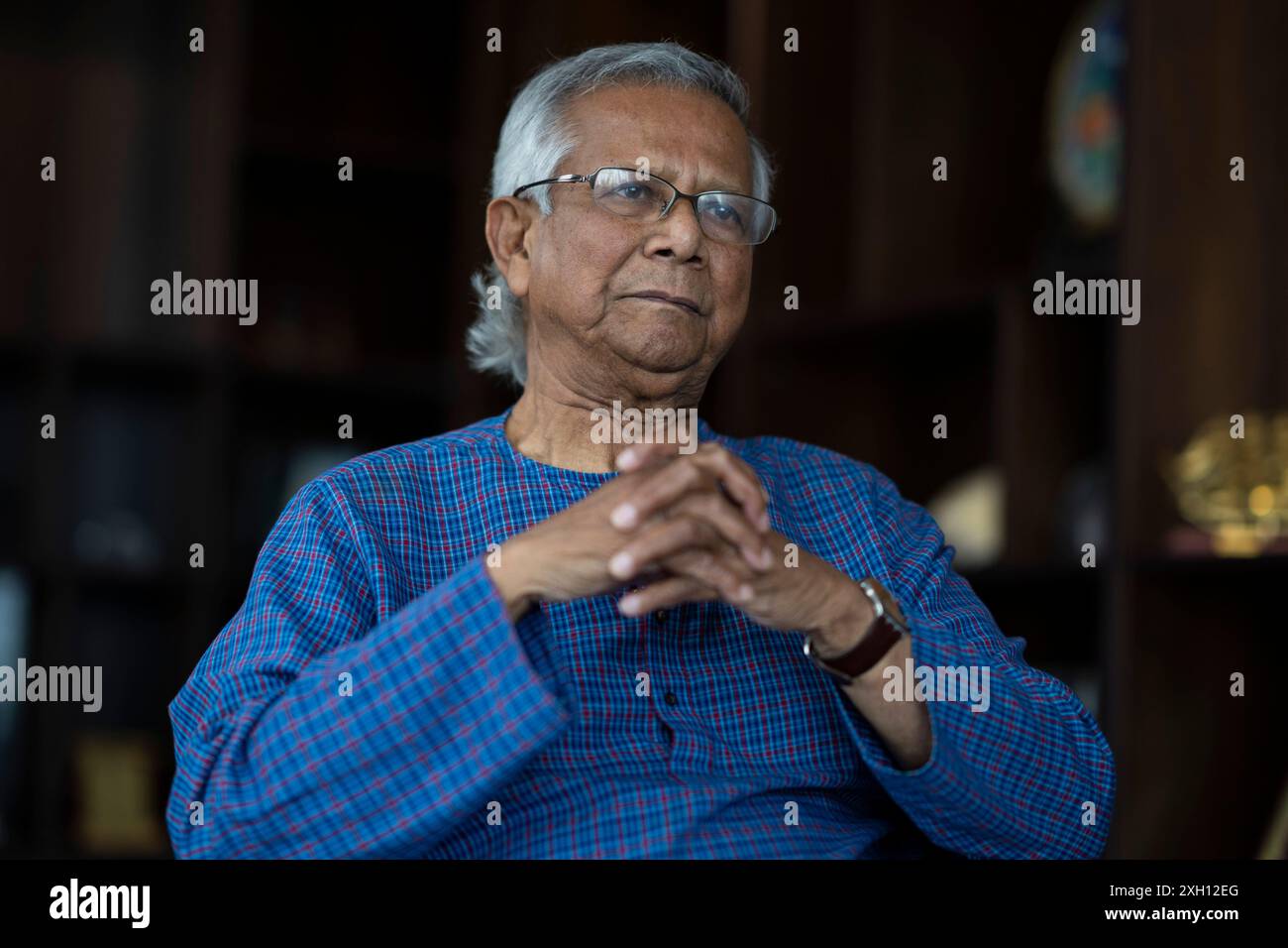 Dhaka, Bangladesh. 06 mars 2024. Portrait du Dr Muhammad Yunus lors d’une séance d’interview au Centre Yunus de Dhaka. Après avoir reçu un verdict dans une affaire de violation du droit du travail contre lui. Le Dr Muhammad Yunus et trois autres hauts responsables de Grameen Telecom ont été condamnés à six mois de prison pour avoir enfreint les lois du travail. (Photo de Sultan Mahmud Mukut/SOPA images/SIPA USA) crédit : SIPA USA/Alamy Live News Banque D'Images