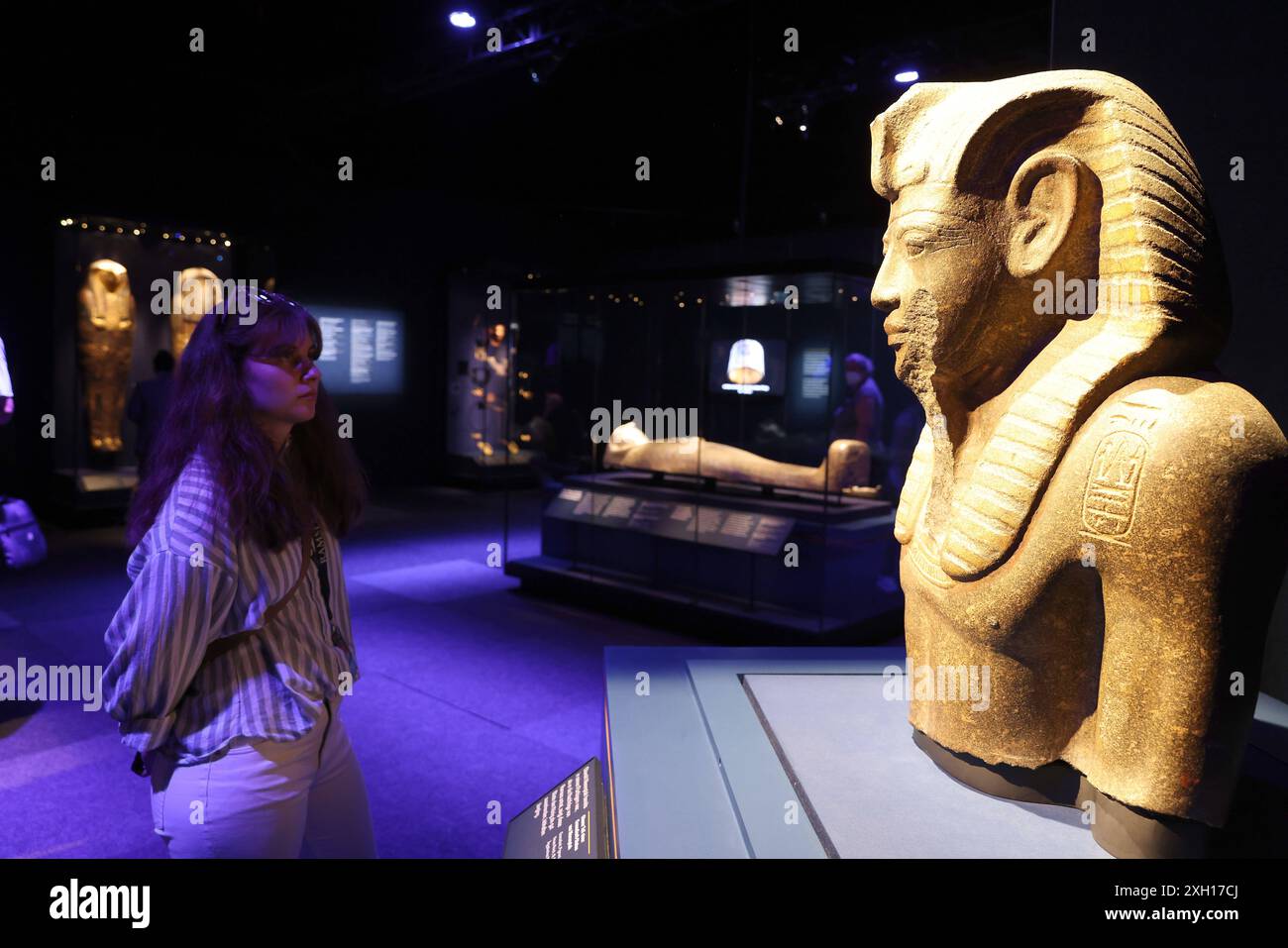 11.07.2024 Köln Odysseum Ausstellung Ramses das Gold der Pharaonen ab dem 13.07.2024 Jahrtausend alte Schätze und Artefakte und der Sarkophag von Ramses 2. AUS Ägypten werden gezeigt . *** 11 07 2024 Cologne Odysseum exposition Ramsès L'Or des Pharaons du 13 07 2024 trésors et artefacts millénaires et le sarcophage de Ramsès 2 d'Egypte seront exposés Banque D'Images