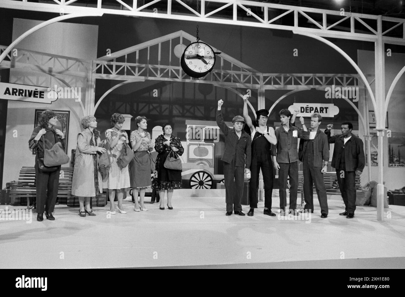 Émission française 'chantez le moi' diffusée sur antenne 2 en 1985, présentée par Jean-François Kahn Banque D'Images