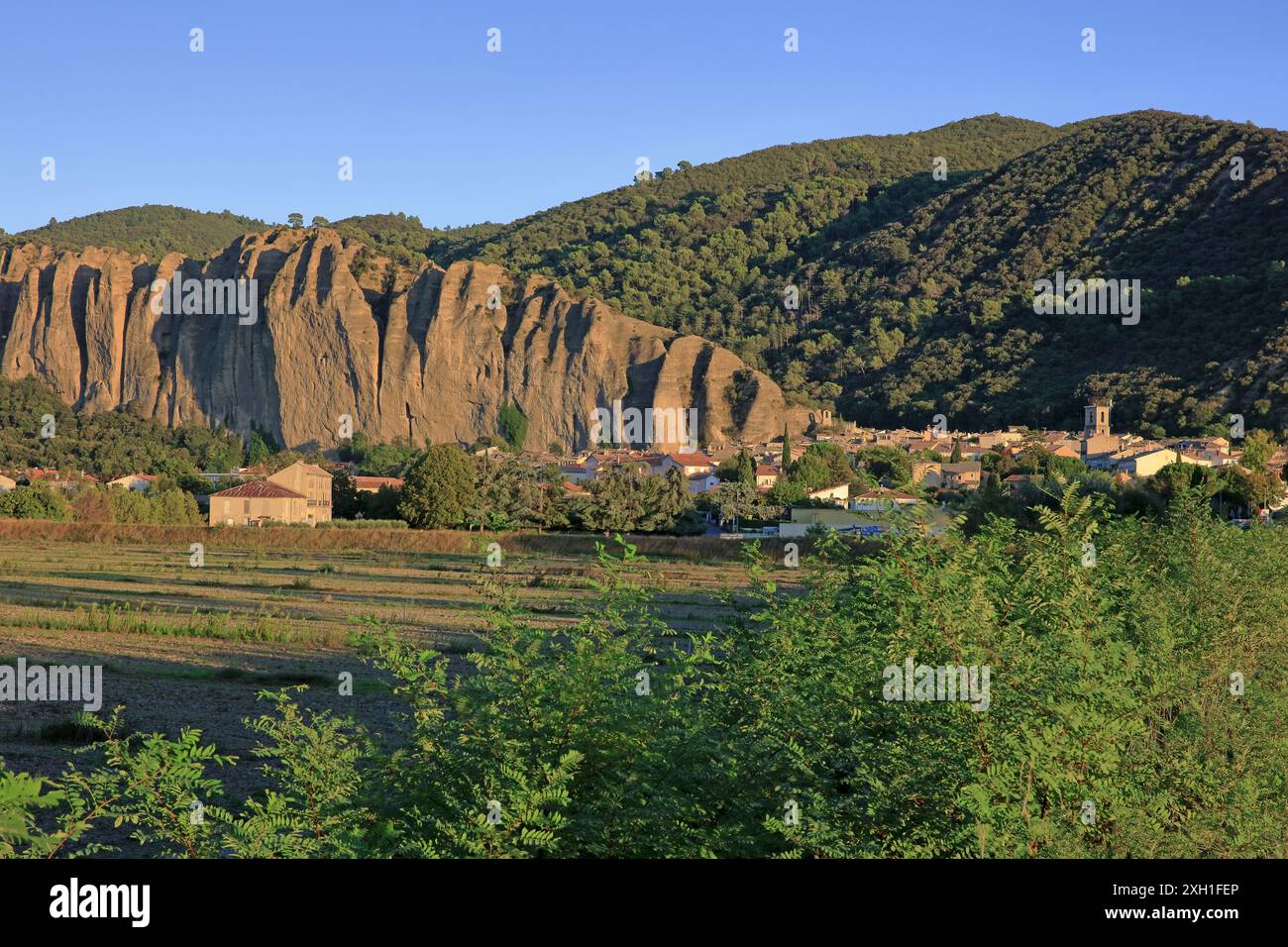 France, Alpes-de-haute-Provence, les Mées, village situé au bord de la Durance, les Pénitents des Mées Banque D'Images