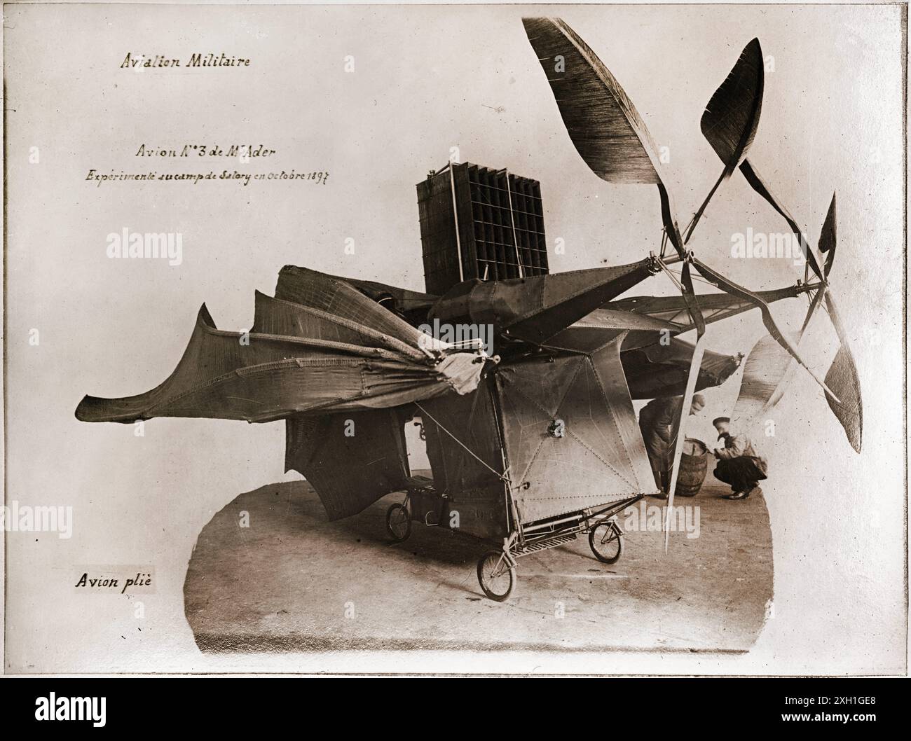 L'avion à vapeur avion III, développé par l'inventeur français Clément Ader en 1897. La photographie le montre en position pliée. Banque D'Images