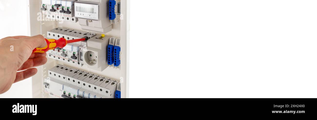 Fixation manuelle du disjoncteur électrique, espace de copie pour le texte Banque D'Images