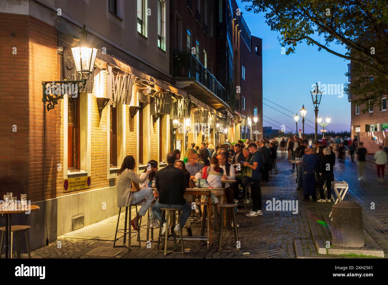 Vieille ville, pub restaurant en plein air Düsseldorf Düsseldorf und Neanderland Nordrhein-Westfalen, Rhénanie du Nord Allemagne Banque D'Images