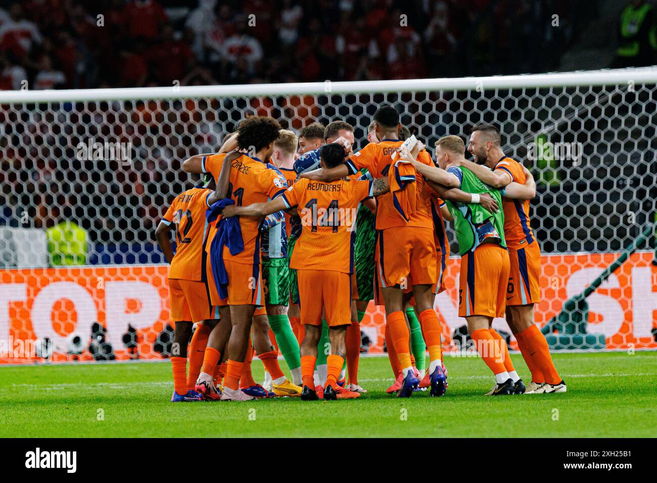 Les joueurs des pays-Bas ont célébré pendant le match de quart de finale de l'UEFA Euro 2024 entre les équipes nationales des pays-Bas et de Turquie à l'Olympiastadion, B. Banque D'Images