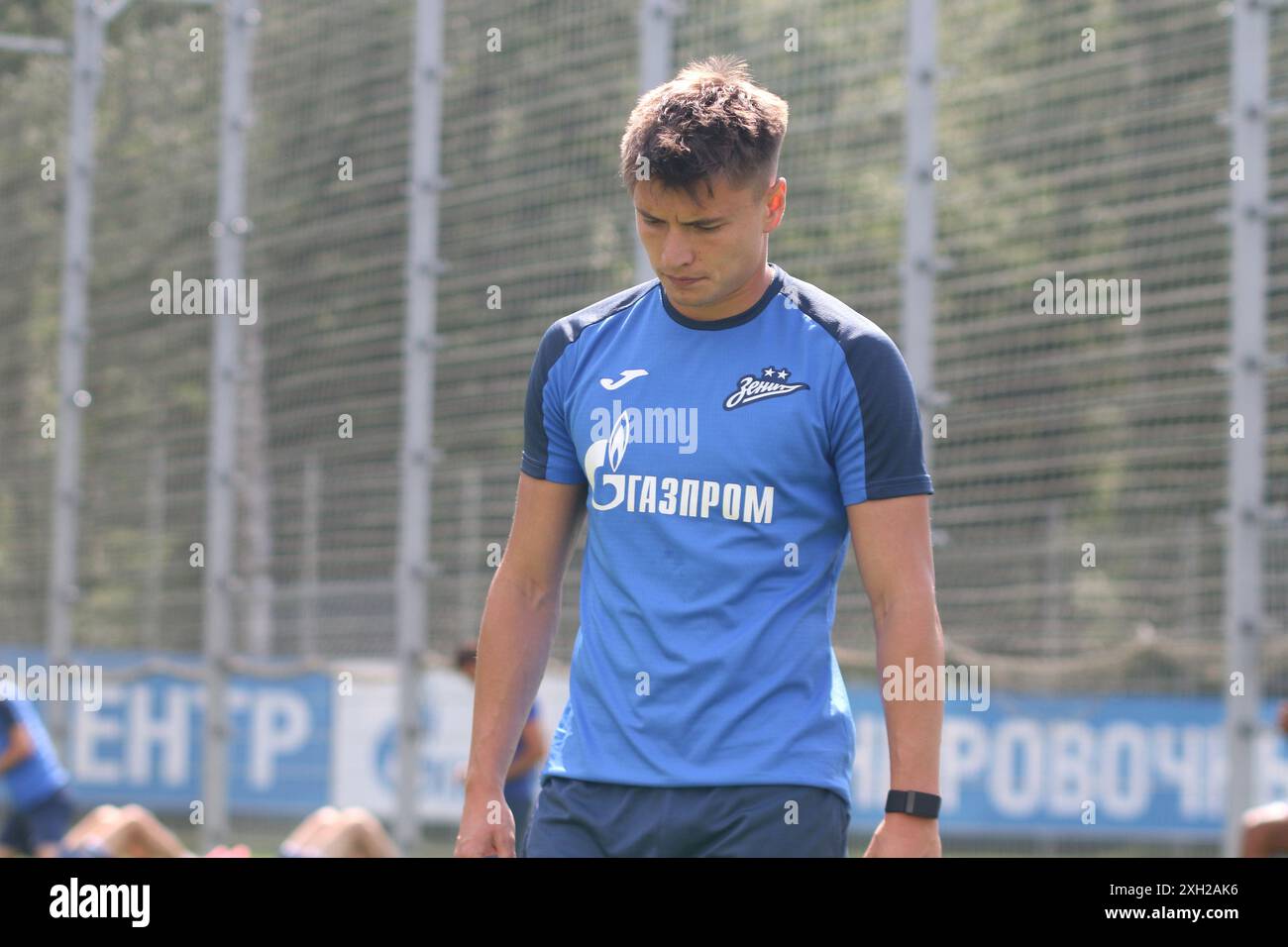 Saint-Pétersbourg, Russie. 11 juillet 2024. Andrey Mostovoy, du club de football Zenit vu lors d'un entraînement ouvert à la base d'entraînement du Zenit FC à Saint-Pétersbourg avant le match de football Zenit Saint-Pétersbourg - Krasnodar, Super Coupe de football russe Olimpbet 2024, qui se tiendra à Volgograd. Crédit : SOPA images Limited/Alamy Live News Banque D'Images