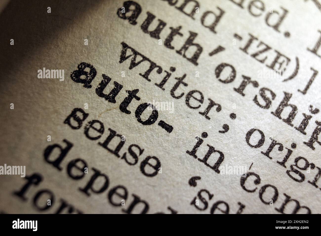 Mots auto et Writer sur la page du dictionnaire, macro gros plan Banque D'Images