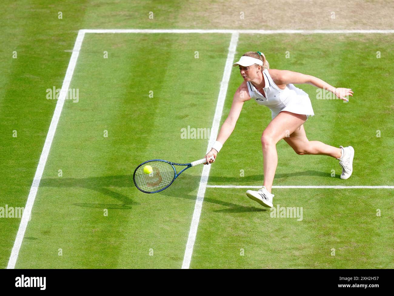 Alicia Barnett en action lors de leur match de quart de finale en double mixte contre Santiago Gonzalez et Giuliana Olmos (non représenté sur la photo) le onzième jour des Championnats de Wimbledon 2024 au All England Lawn Tennis and Croquet Club, Londres. Date de la photo : jeudi 11 juillet 2024. Banque D'Images