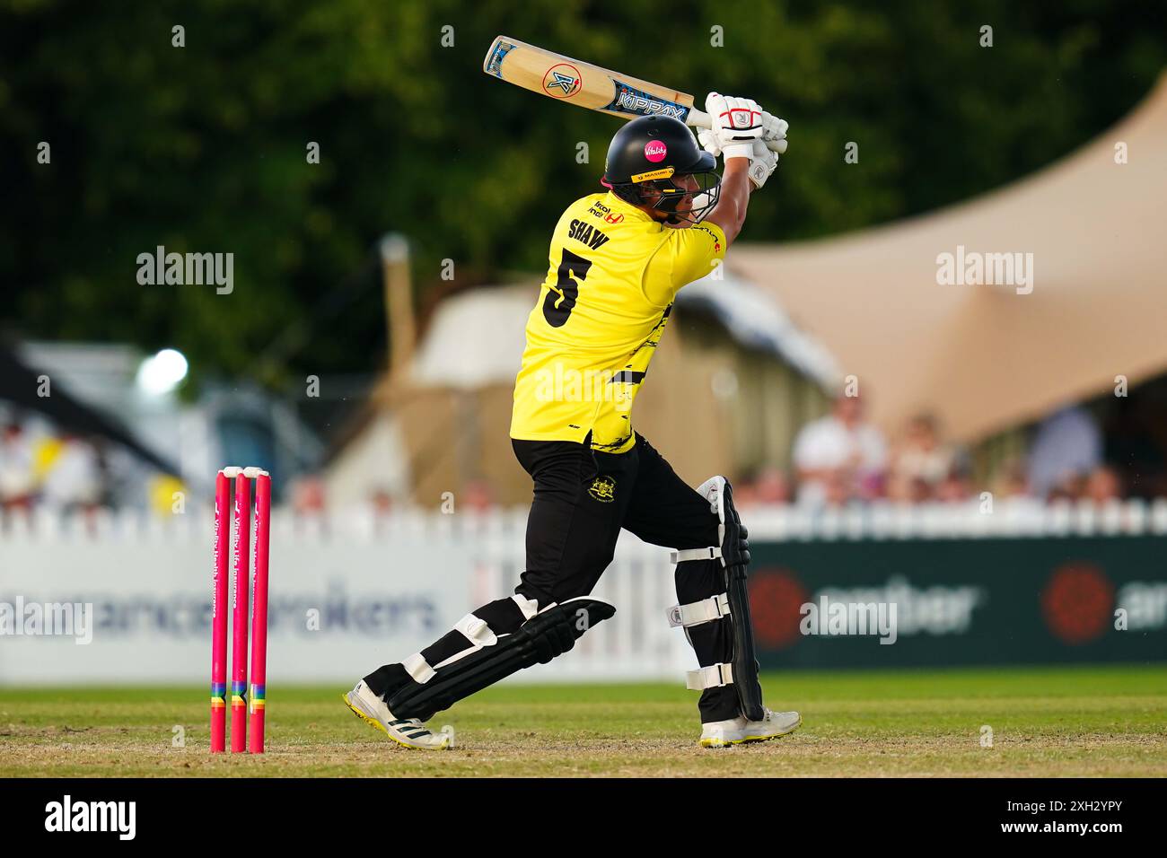Cheltenham, Royaume-Uni, 11 juillet 2024. Josh Shaw du Gloucestershire bat pendant le T20 Vitality Blast match entre le Gloucestershire et le Middlesex. Crédit : Robbie Stephenson/Gloucestershire Cricket/Alamy Live News Banque D'Images