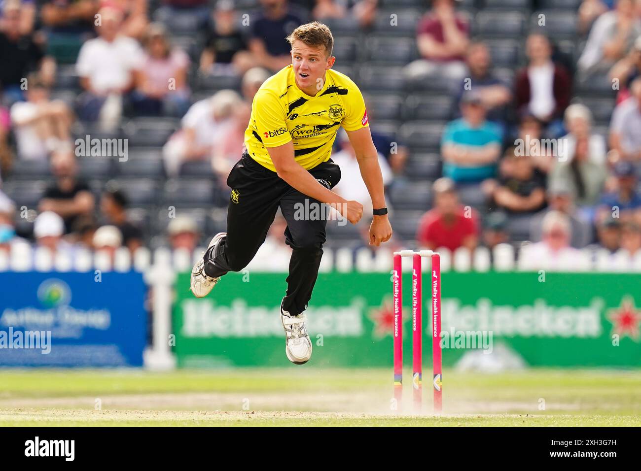 Cheltenham, Royaume-Uni, 11 juillet 2024. Le bowling Josh Shaw du Gloucestershire lors du match T20 Vitality Blast entre le Gloucestershire et le Middlesex. Crédit : Robbie Stephenson/Gloucestershire Cricket/Alamy Live News Banque D'Images
