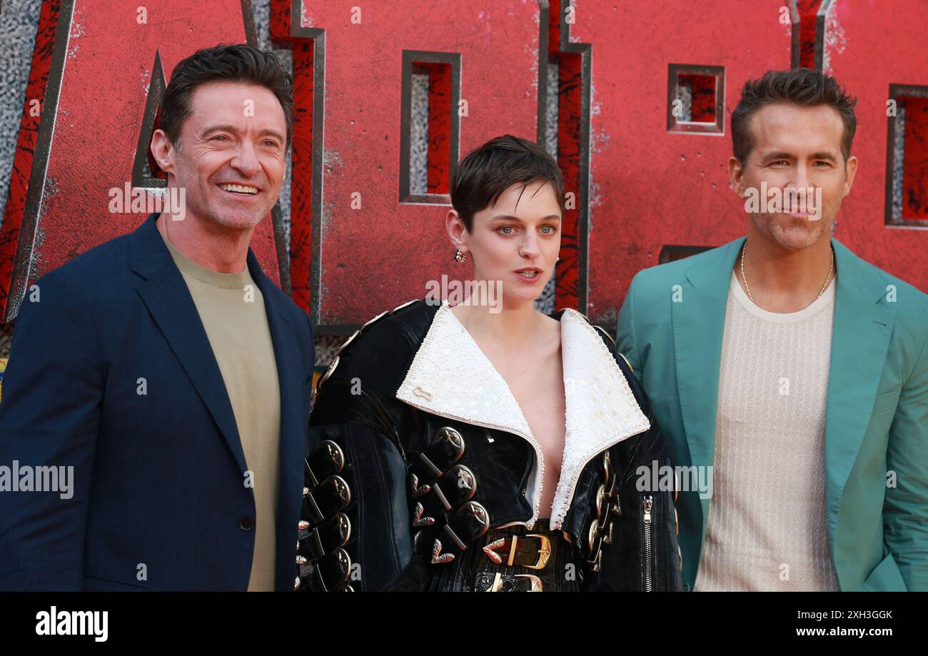 Londres, Royaume-Uni. 11 juillet 2024. Hugh Jackman, Emma Corrin et Ryan Reynolds assistent au « Deadpool & Wolverine » UK Fan Event à l'Eventim Apollo de Londres. (Photo de Fred Duval/SOPA images/SIPA USA) crédit : SIPA USA/Alamy Live News Banque D'Images