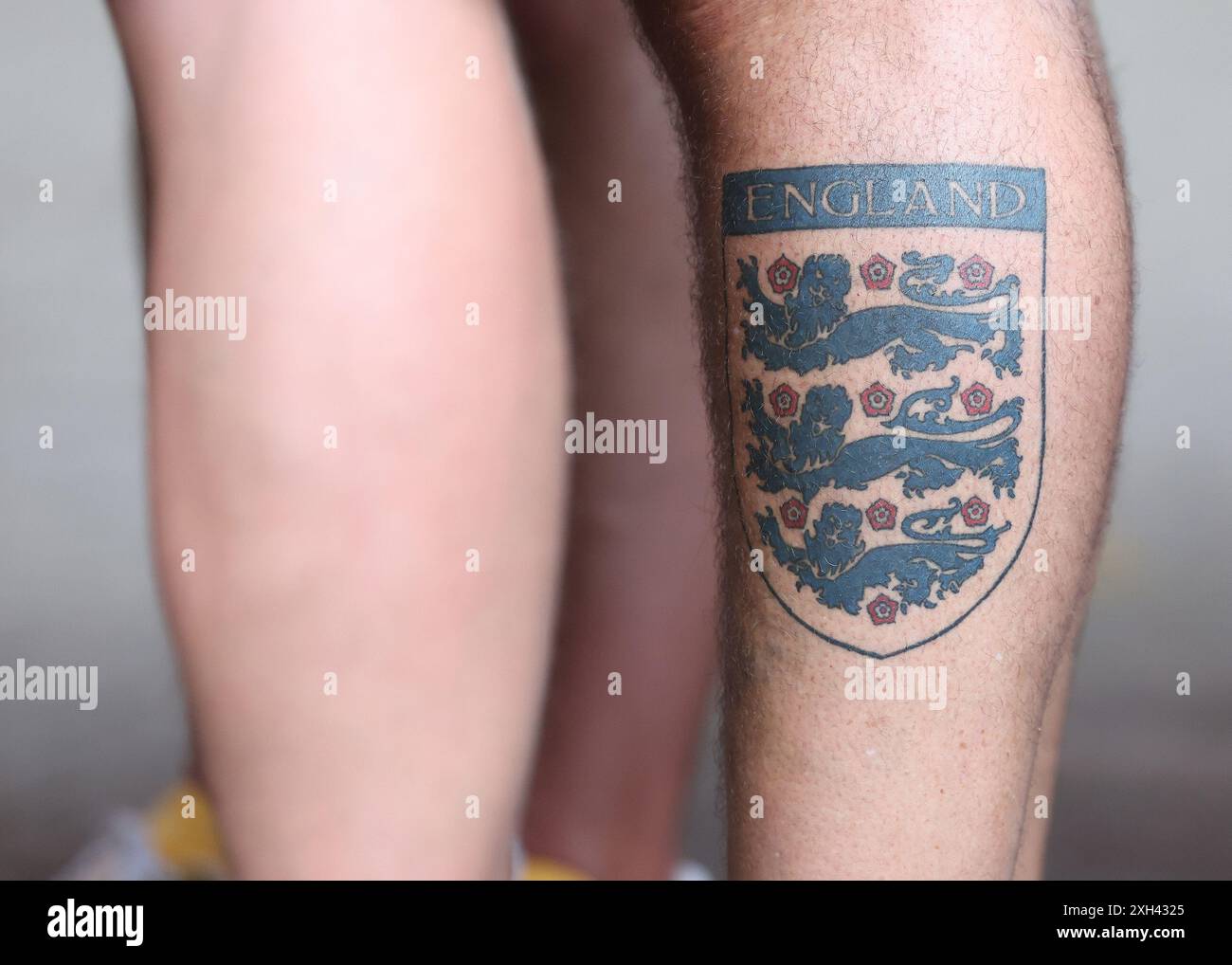 Dortmund, Allemagne. 10 juillet 2024. Vue d'un tatouage anglais sur la jambe d'un fan lors de la demi-finale des Championnats d'Europe de l'UEFA au BVB Stadion, Dortmund. Le crédit photo devrait se lire : Paul Terry/Sportimage crédit : Sportimage Ltd/Alamy Live News Banque D'Images