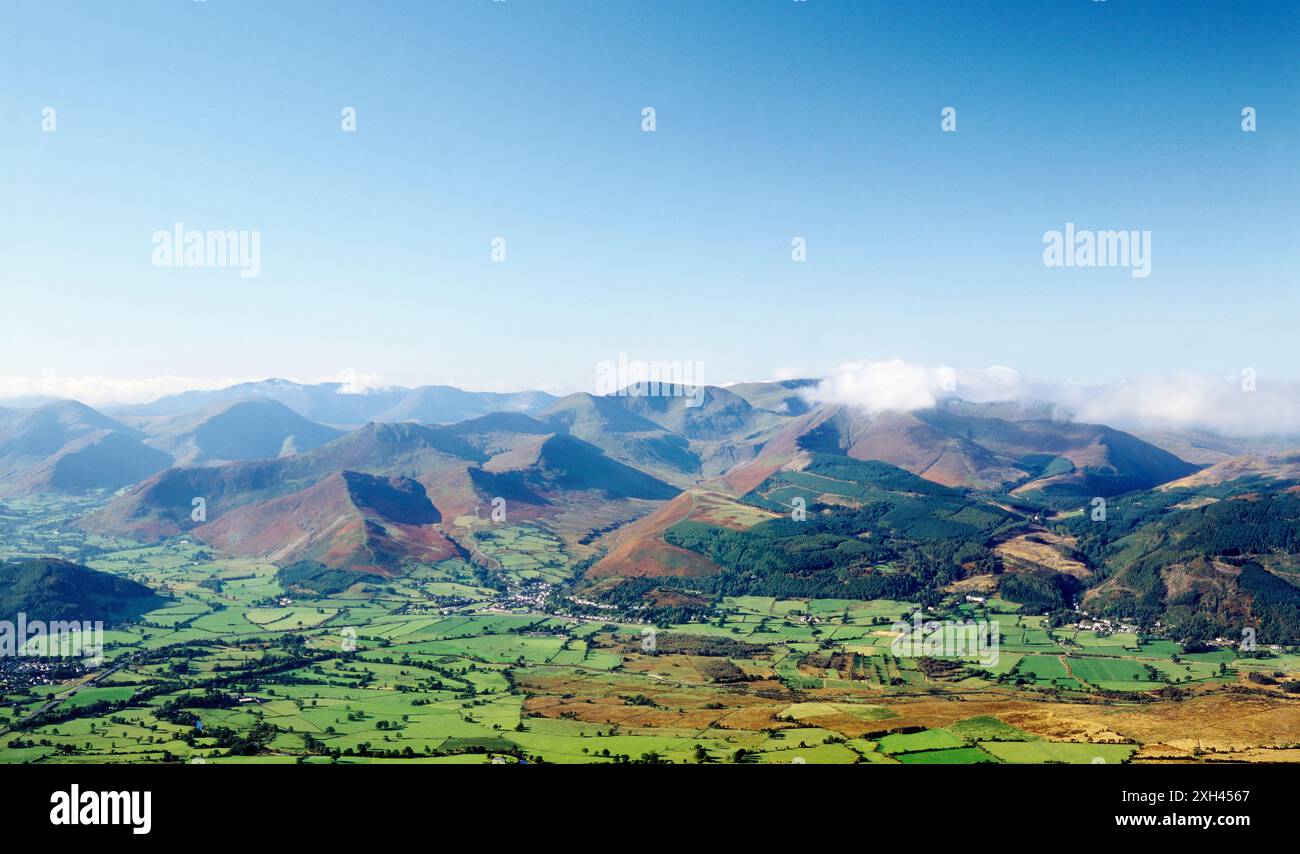 Le Parc National de Lake District. Le NW Fells. SW de Skiddaw sur Braithwaite village, Causey Pike, Grasmoor, Grisedale Pike Banque D'Images