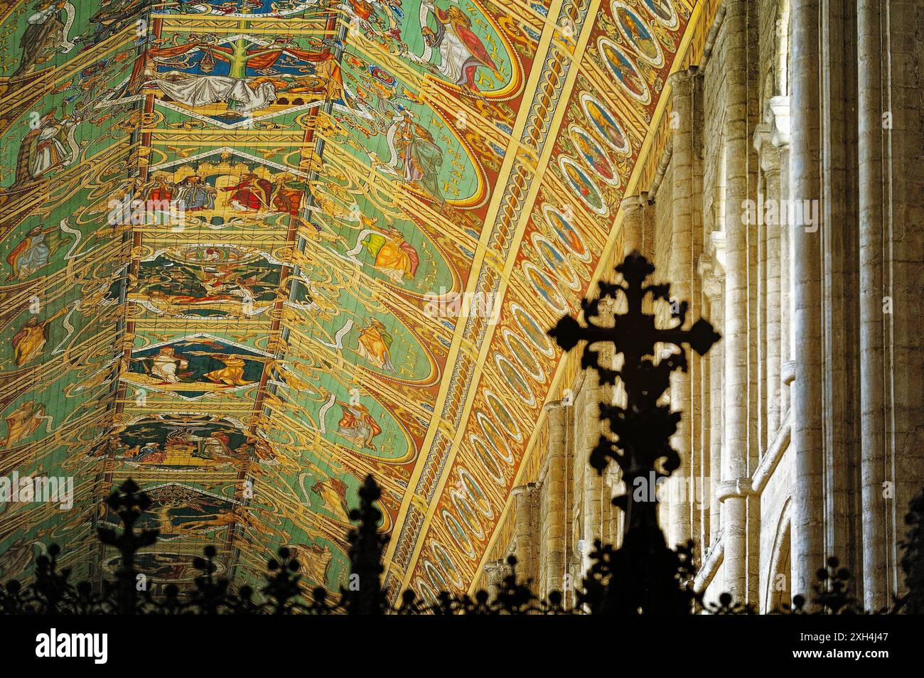 Cathédrale d'Ely, Cambridgeshire, Angleterre. Nef peinte au plafond, une restauration de l'époque victorienne, l'ascendance de Jésus montre d'Adam et Eve Banque D'Images