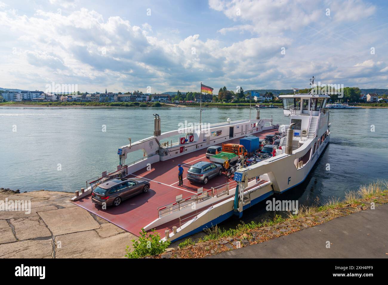 Linz am Rhein : rhin, car ferry à Rheintal, Rhénanie-Palatinat, Rhénanie-Palatinat, Allemagne Banque D'Images