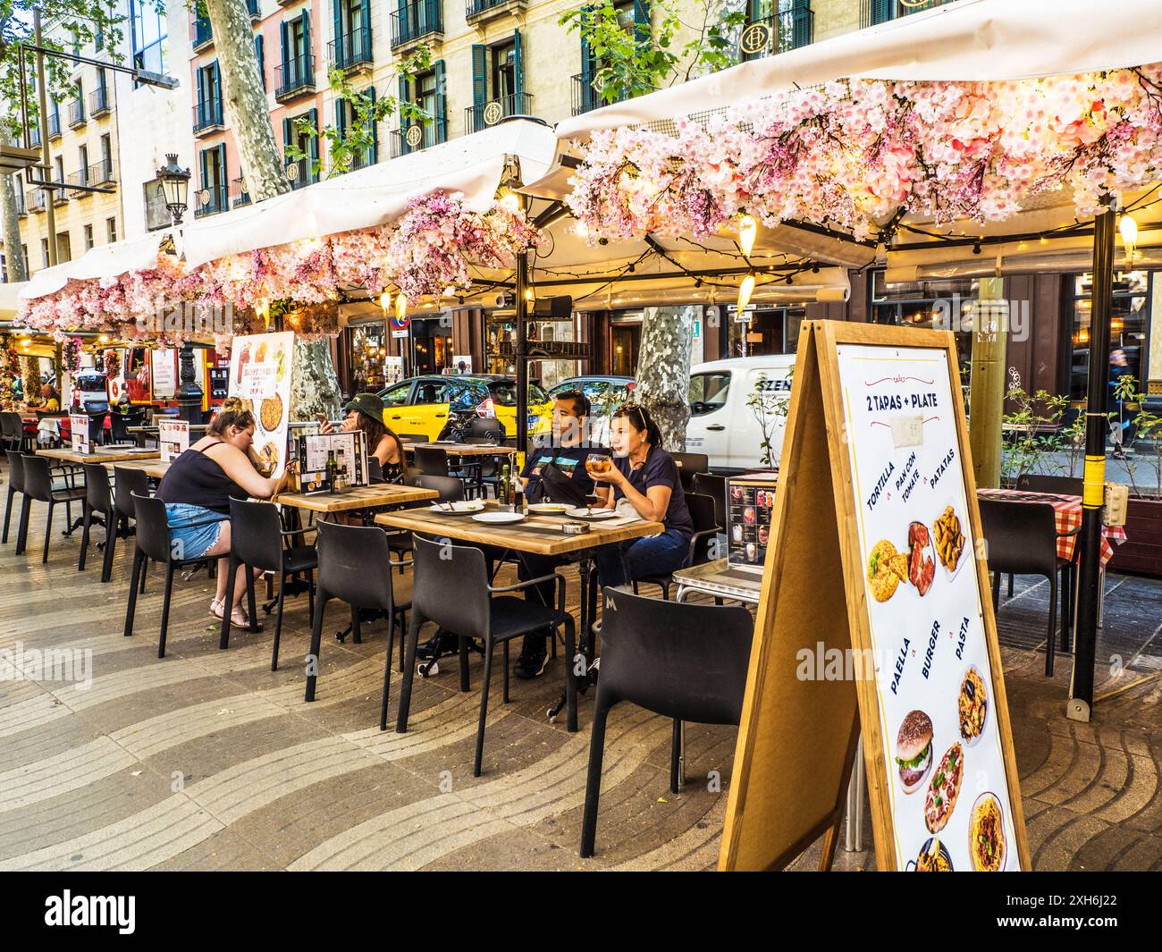 Restaurant à Las Ramblas à Barcelone, Catalogne, Espagne. Banque D'Images