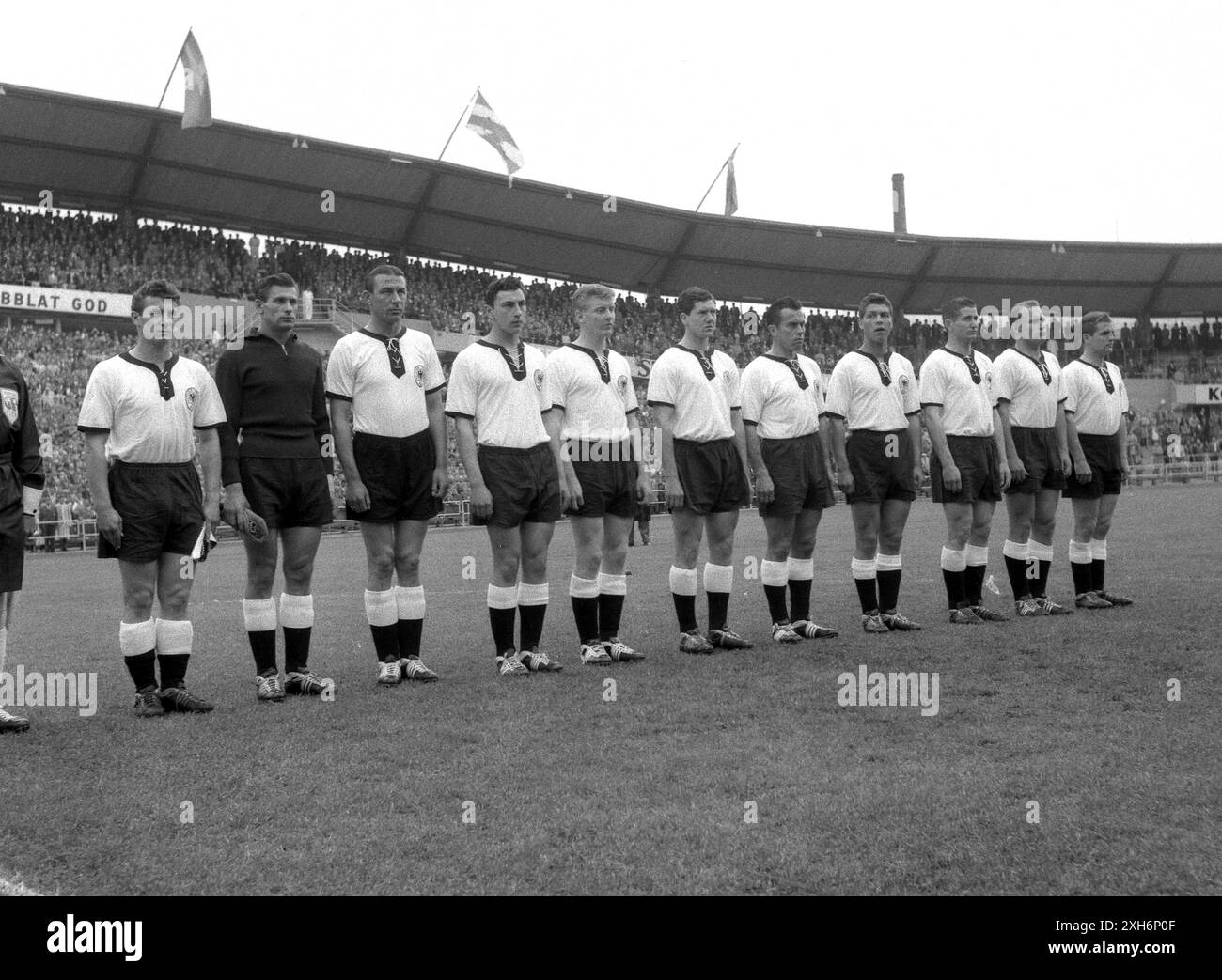 Coupe du monde de football 1958 en Suède. Match pour la 3ème place : Allemagne - France 3:6/28.06.1958. L'équipe allemande de onze hommes avant le match : Hans Schäfer, Heinrich Kwiatkowski, Heinz Wewers, Hans Sturm, Karl-Heinz Schnellinger, Horst Szymaniak, Alfred Kelbassa, Hans Cieslarczyk, Helmut Rahn, Herbert Erhard et Georg Stollenwerk. [traduction automatique] Banque D'Images