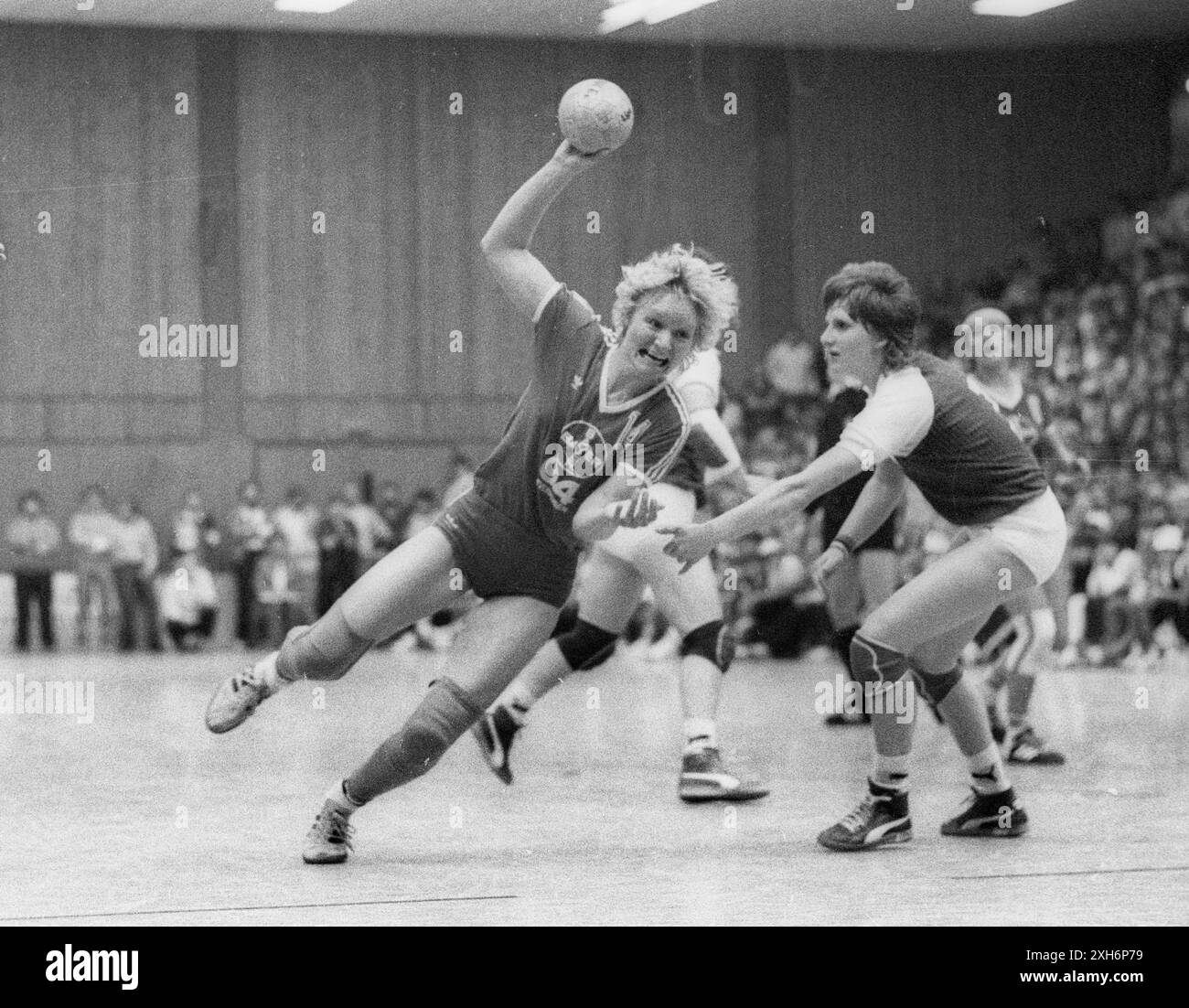 Handball féminin , finale du Championnat d'Allemagne : Bayer 04 Leverkusen - TV Lützellinden à Gummersbach / 06.05.1984 / Champion d'Allemagne Bayer 04 Leverkusen. Faire correspondre l'image. [traduction automatique] Banque D'Images