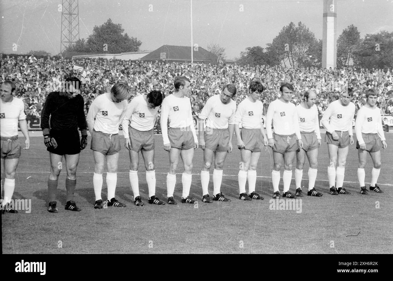 Rot - Weiss Oberhausen - Hamburger SV 8:1 / 26.09.1970 / Team HSV avant le match, par la gauche Uwe Seeler, gardien de but Arkoc Özcan, Hans Schulz, Hönig, Kremer, Beyer, Hellfritz, Zaczyk, Gerd Dörfel, Helmut Sandmann et Heinz Bonn [traduction automatique] Banque D'Images