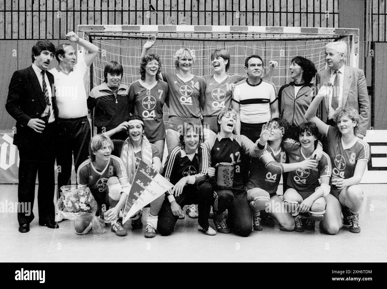 Handball féminin , finale du Championnat d'Allemagne : Bayer 04 Leverkusen - TV Lützellinden à Gummersbach / 06.05.1984 / Champion d'Allemagne Bayer 04 Leverkusen. [traduction automatique] Banque D'Images