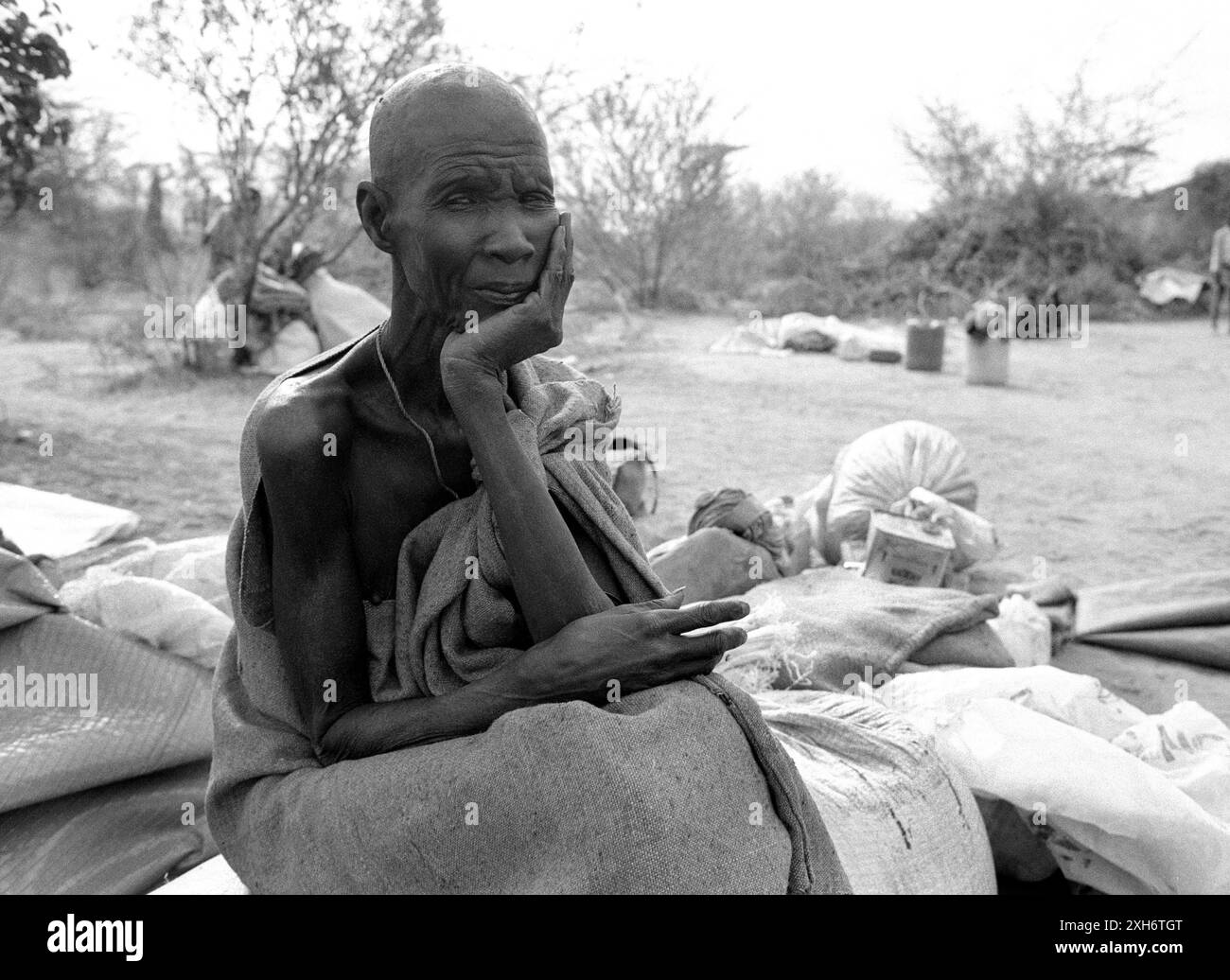 KEN , KENYA : Une femme qui a fui la guerre civile au Soudan du Sud , dans un camp de réfugiés à Wajir , juin 1992 [traduction automatique] Banque D'Images