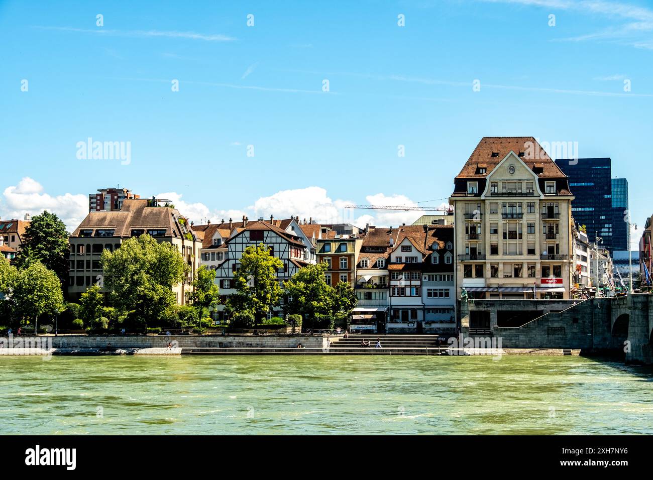 Rhin à Bâle avec des bâtiments pittoresques à la Promenade Banque D'Images