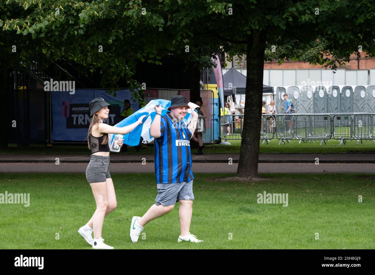 Ouverture des portes en tant que premier de la foule d'entrer dans le festival - TRNSMT 2024 Glasgow Green 12 juillet 2024 crédit : James Edmond/Alamy Live News Banque D'Images