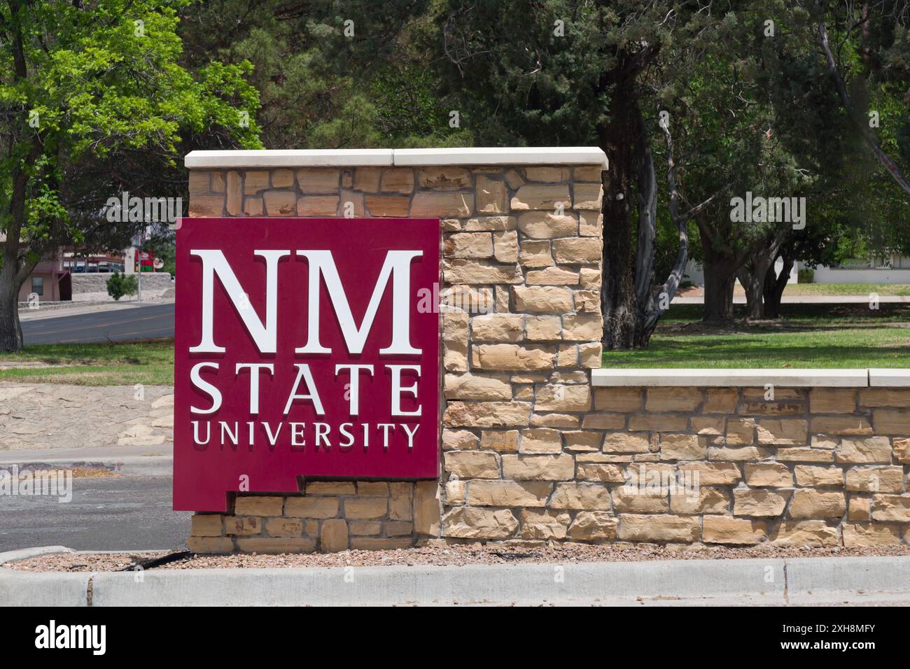 LAS CRUCES, NM, États-Unis - 16 MAI 2024 : panneau d'entrée à l'Université d'État du Nouveau-Mexique. Banque D'Images