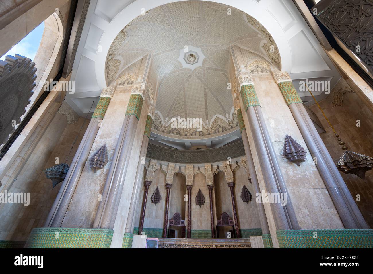 Mosquée Hassan II, Casablanca, Maroc - 26 mars 2024 : le magnifique dôme et la chaise du roi. L'architecture la plus représentative et la plus de référence Banque D'Images