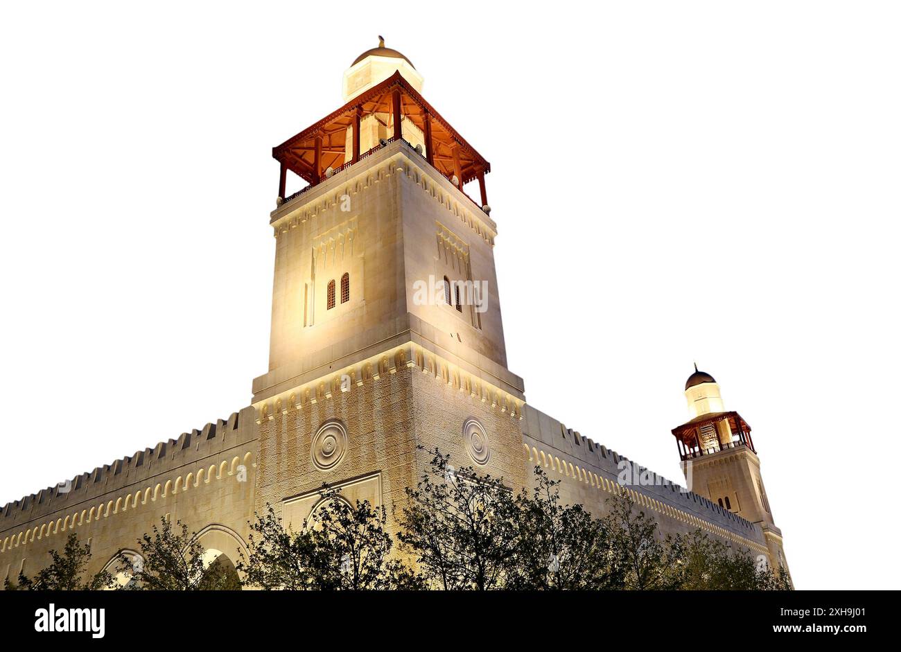 Mosquée du roi Hussein Bin Talal à Amman (la nuit), Jordanie. Sur fond blanc Banque D'Images