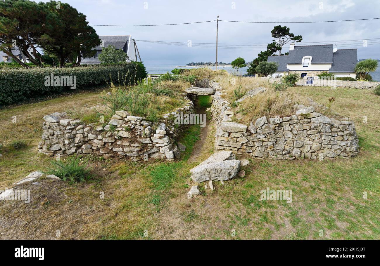 Passage du Néolithique Ancien cairn grave de Plaisance du Crouesty à Arzon, Bretagne, France. Utilisé pour les sépultures collectives entre 2900 et 2500 avant J.-C. Banque D'Images