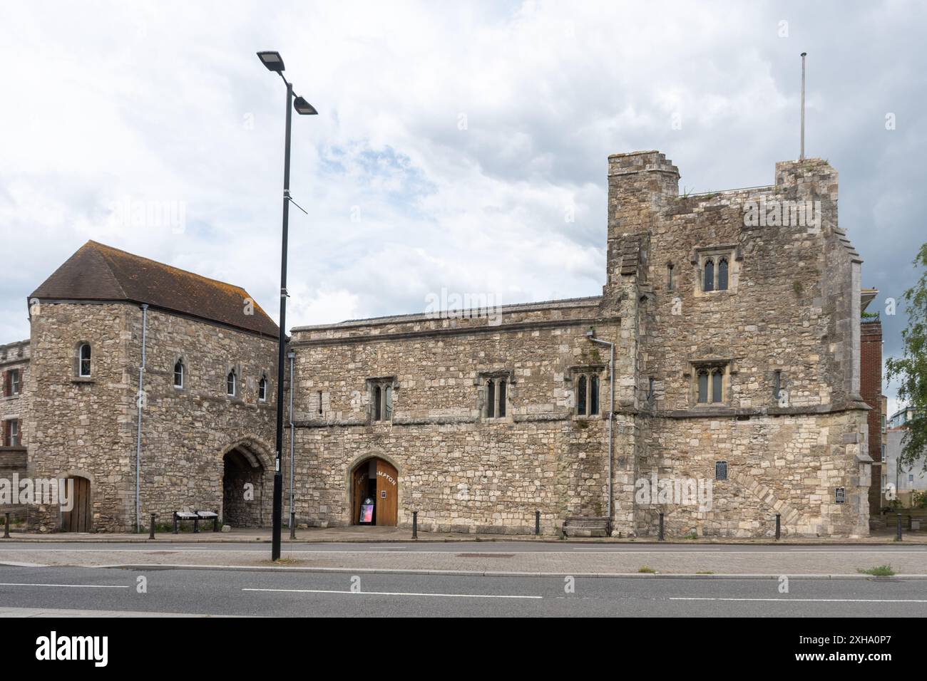 God's House Tower, une porte d'entrée de la fin du 13ème siècle dans la vieille ville de Southampton, Angleterre, Royaume-Uni, maintenant un lieu d'art et de patrimoine Banque D'Images
