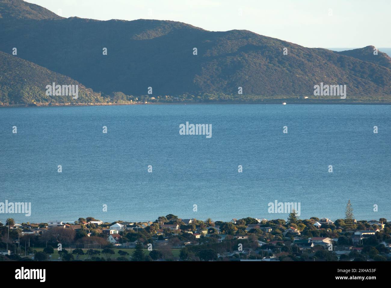 Plage de Paraparaumu et extrémité nord de l'île de Kapiti, Kapiti, Nouvelle-Zélande Banque D'Images