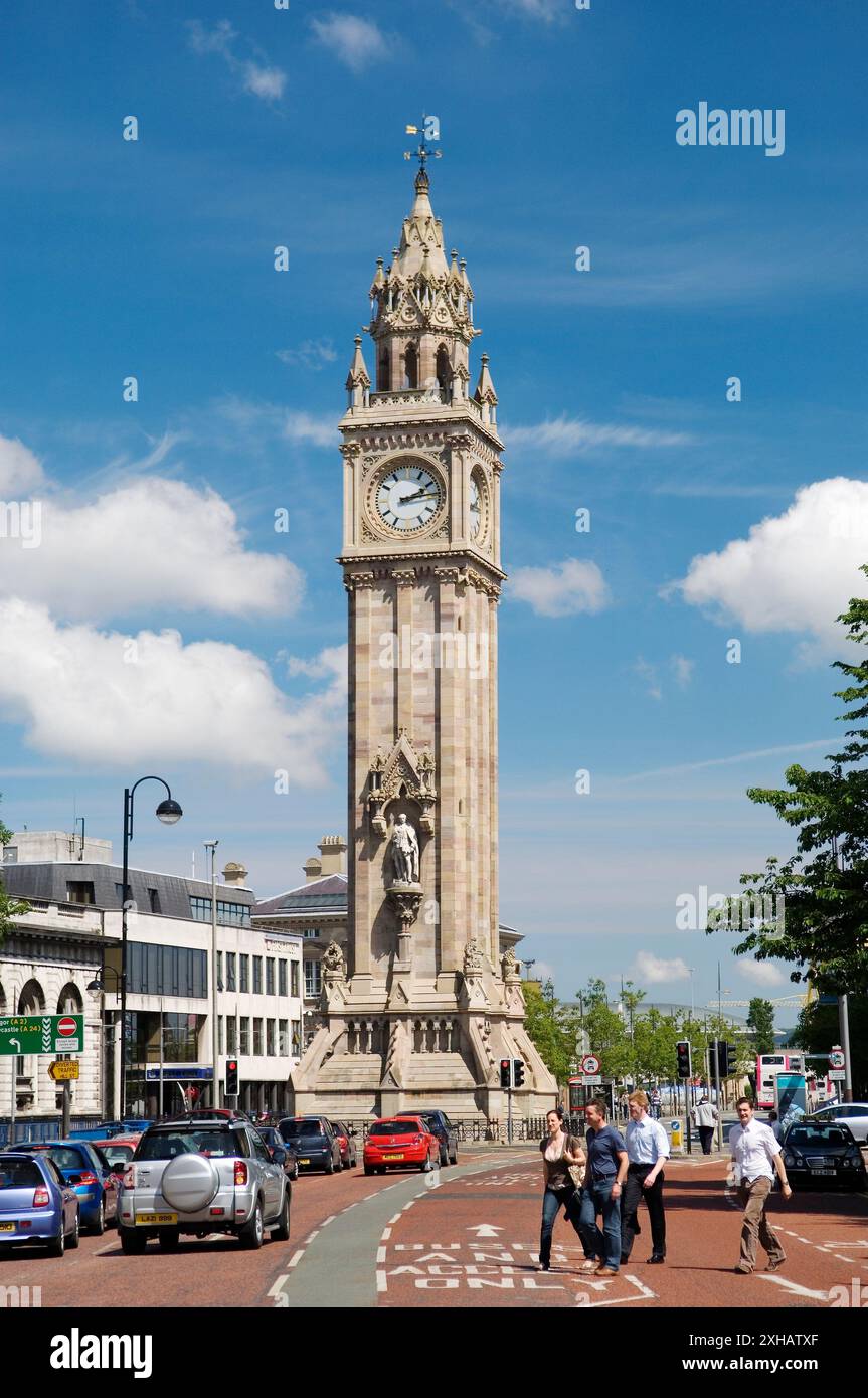 L'horloge Albert Memorial à Queens Square, centre-ville de Belfast, Irlande du Nord, achevée à la conception de W J barre en 1853 Banque D'Images