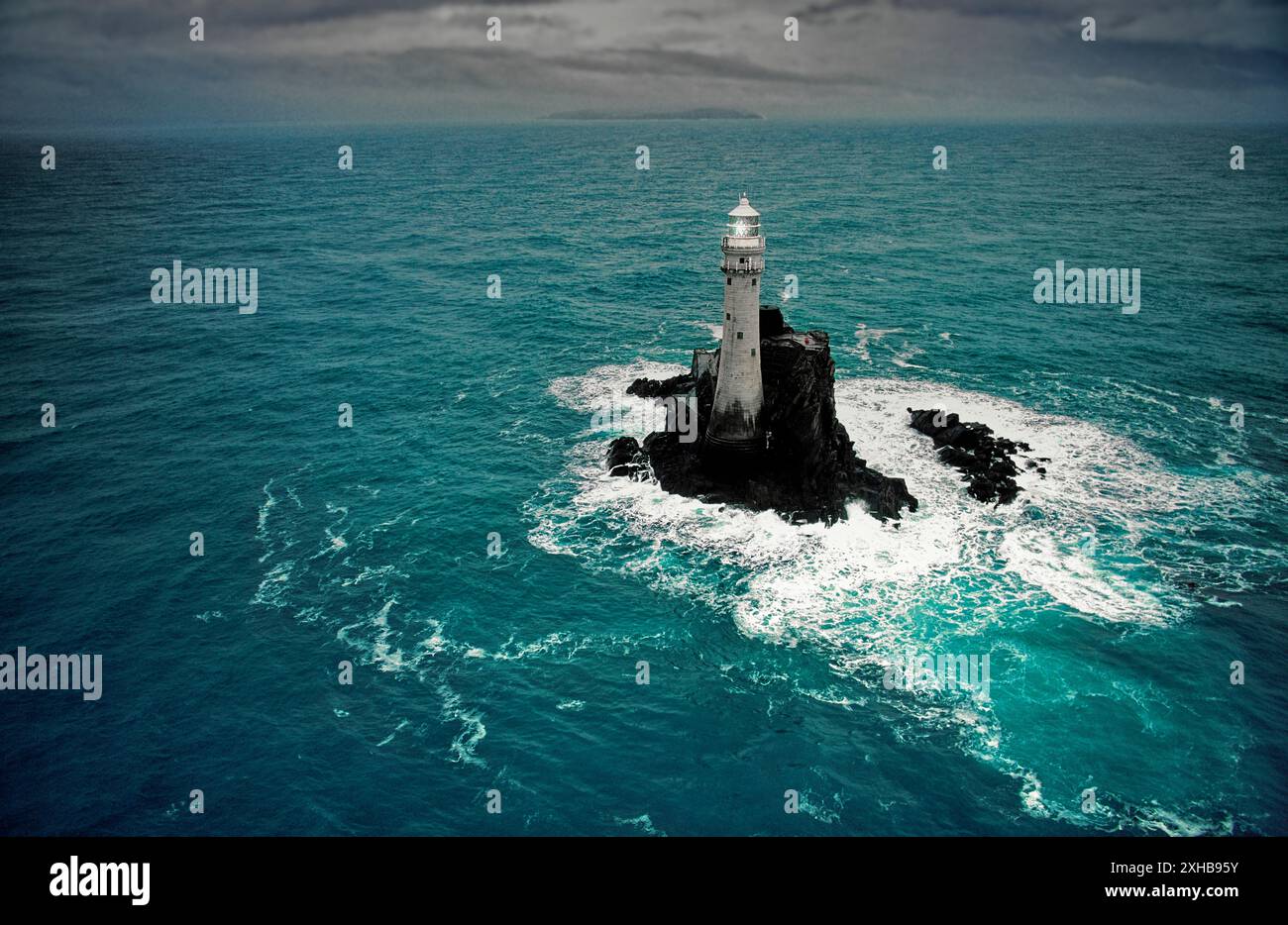 Le Fastnet Light phare au large de la côte atlantique du comté de Cork, au sud-ouest de l'Irlande Banque D'Images