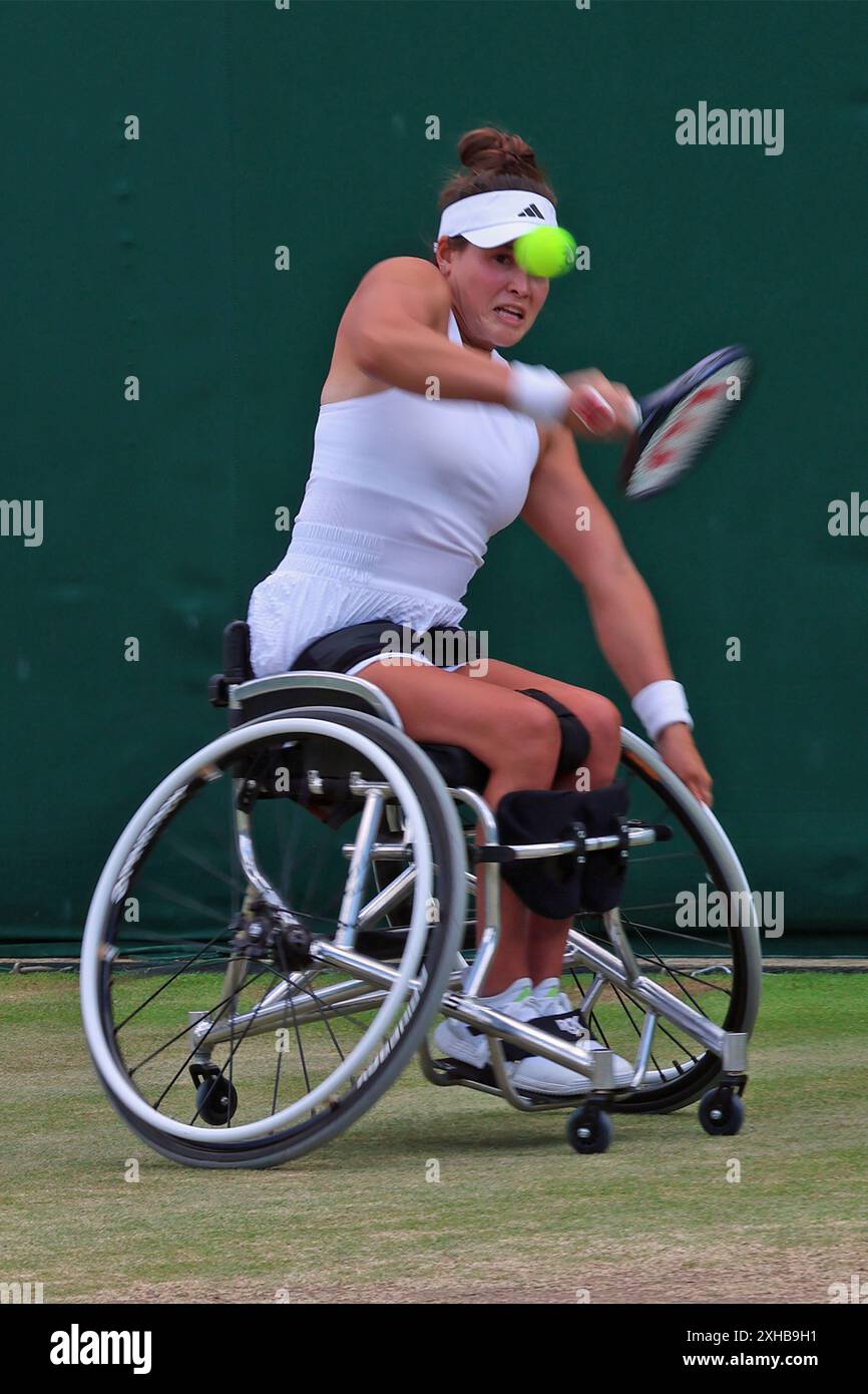 Dana Mathewson des États-Unis dans le championnat féminin de tennis en fauteuil roulant de Wimbledon 2024. Banque D'Images