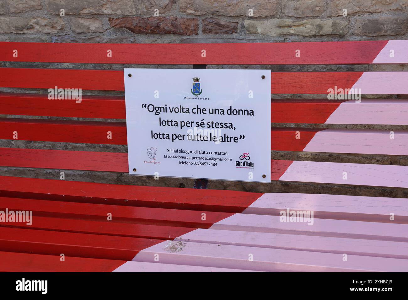 Banc rouge lors de la 7ème étape du Giro d'Italia Women, de Lanciano à Blockhaus Italy samedi 13 juillet 2024. Sport - cyclisme . (Photo de Alessandro Garofalo/Lapresse) crédit : LaPresse/Alamy Live News Banque D'Images