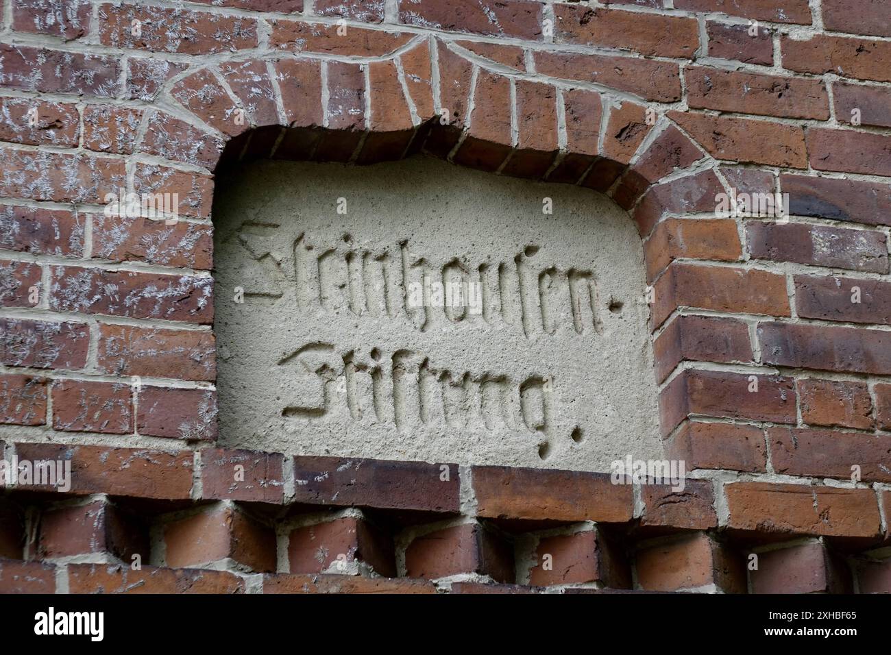 Inschrift Steinhausen-Stiftung am Kloster Lehnin Inschrift Steinhausen-Stiftung am Kloster Lehnin, 21.08.2021, Lehnin, Brandenburg, Am Kloster Lehnin befindet sich die Inschrift Steinhausen Stiftung. *** Inscription de la Fondation Steinhausen au monastère de Lehnin inscription de la Fondation Steinhausen au monastère de Lehnin, 21 08 2021, Lehnin, Brandebourg, L'inscription de la Fondation Steinhausen est située au monastère de Lehnin Banque D'Images