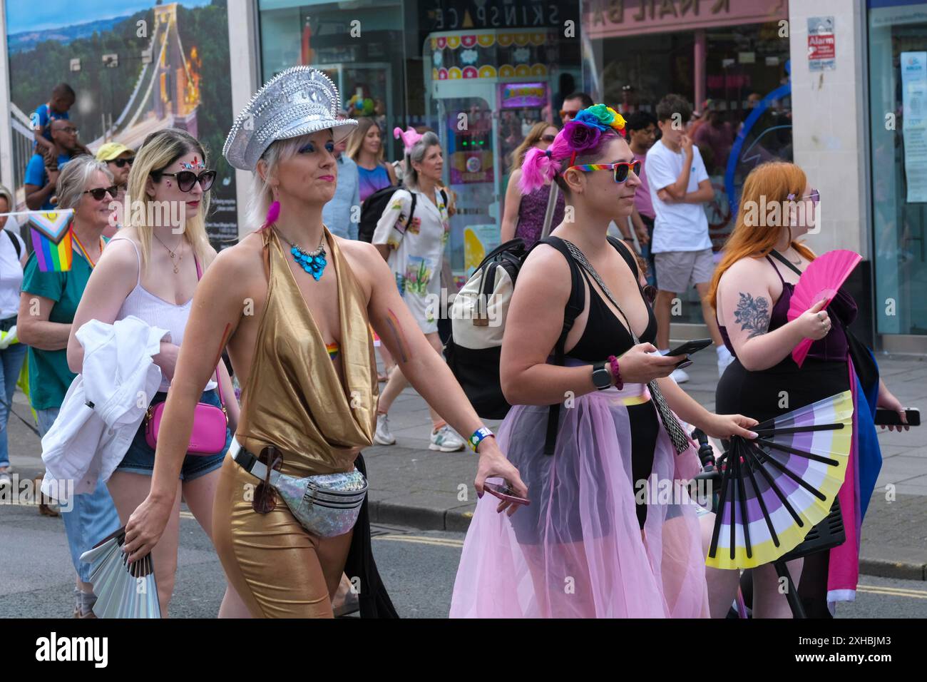 Bristol, Royaume-Uni. 13 juillet 2024. La Bristol Pride march. La communauté LGBT célèbre son individualité avec un défilé à travers la ville, Bristol montre que c'est une ville fière et diversifiée. Crédit : JMF News/Alamy Live News Banque D'Images