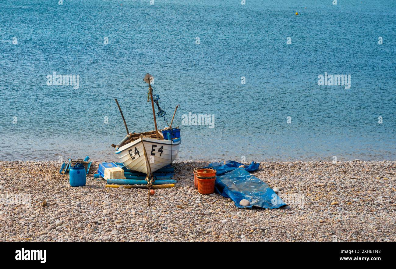 Bateau de pêche sur la plage de Budleigh Salterton, Devon, Royaume-Uni Banque D'Images