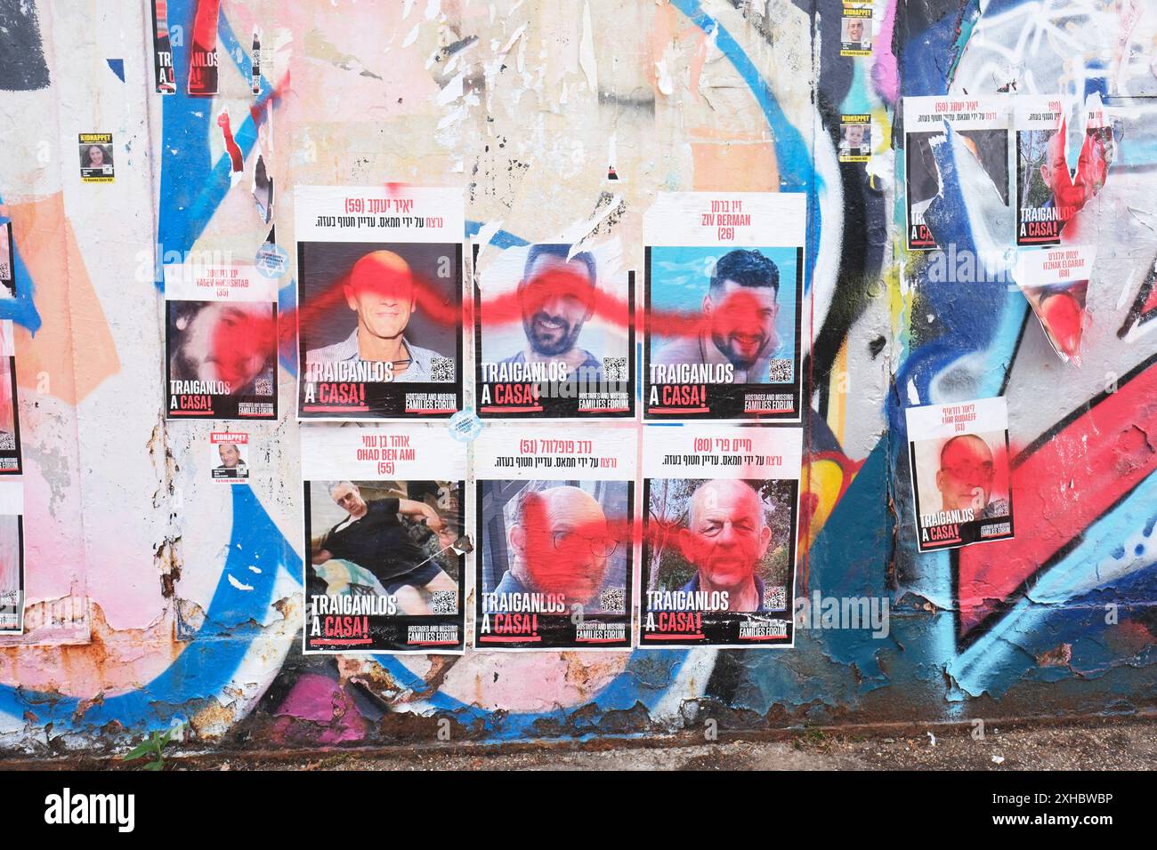 Londres Royaume-Uni des affiches dégradées montrant certains des otages israéliens détenus à Gaza - affiche dans la région de Primrose Hill au nord de Londres - photo juillet 2024 Banque D'Images