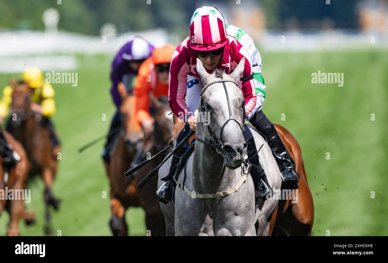 Ascot, Berkshire, Royaume-Uni, samedi 13 juillet 2024 ; Tiger Mask et le jockey Pierre-Louis Jamin remportent le Juddmonte British EBF Stricted Novice Stakes pour l'entraîneur Karl Burke et le propriétaire Mr Ryan Kent. Crédit JTW Equine images / Alamy Live News Banque D'Images