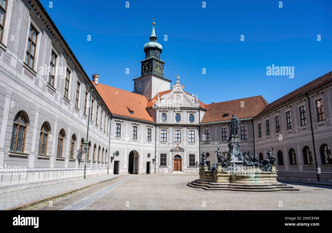 Fontaine avec fontaine de Persée, cour intérieure dans la résidence de Munich, Munich, haute-Bavière, Bavière, Allemagne Banque D'Images