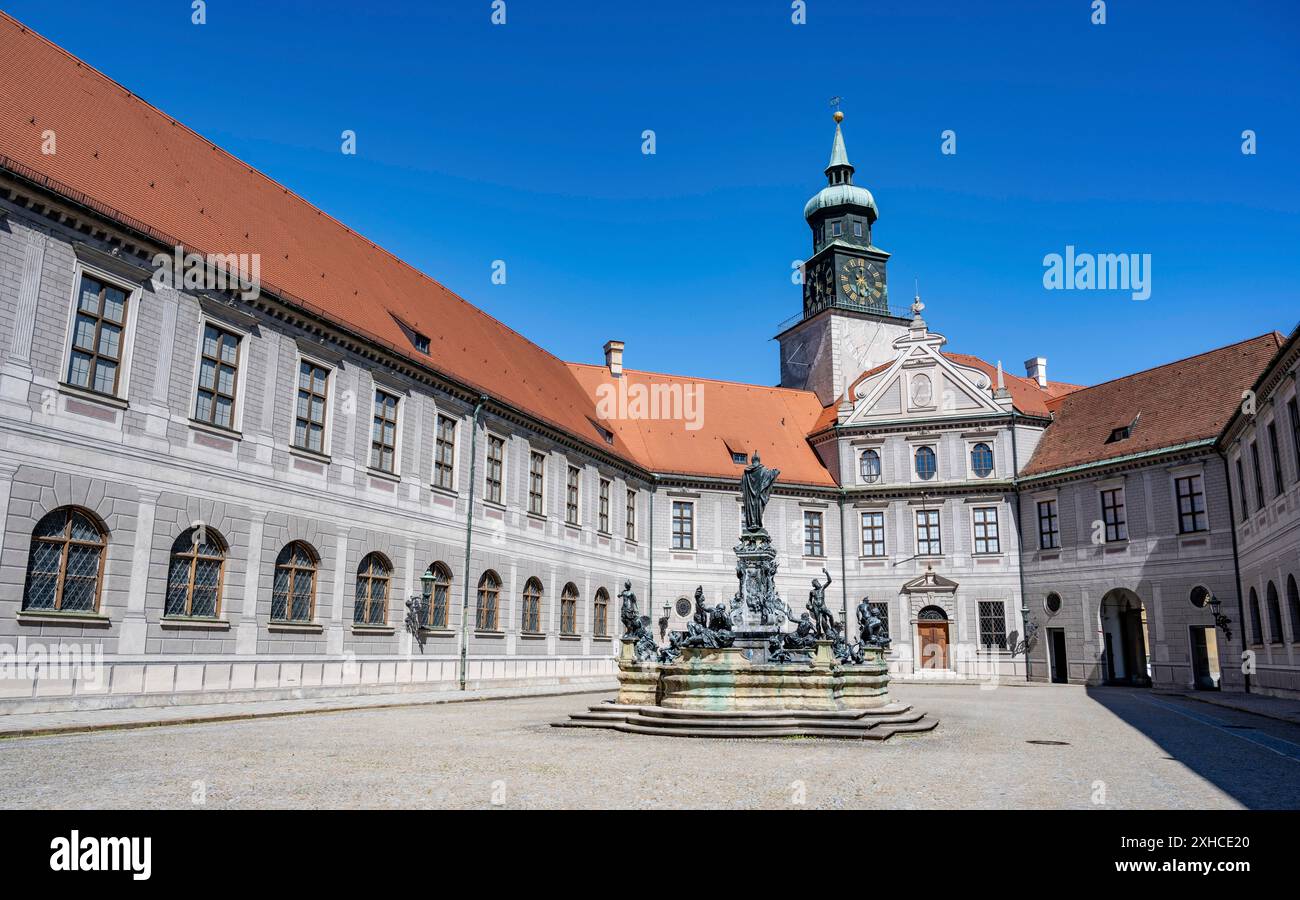 Fontaine avec fontaine de Persée, cour intérieure dans la résidence de Munich, Munich, haute-Bavière, Bavière, Allemagne Banque D'Images