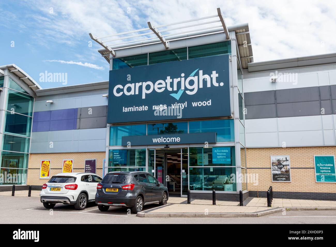 Carpetright, la chaîne britannique de vente au détail de revêtements de sol, est au bord de l'effondrement avec 1 800 emplois menacés, Staples Corner Retail Park, Londres, Royaume-Uni Banque D'Images