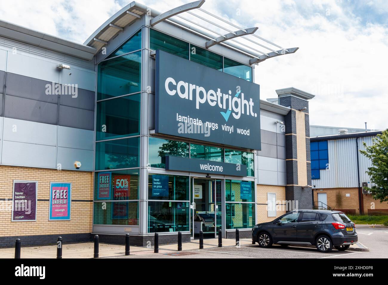 Carpetright, la chaîne britannique de vente au détail de revêtements de sol, est au bord de l'effondrement avec 1 800 emplois menacés, Staples Corner Retail Park, Londres, Royaume-Uni Banque D'Images