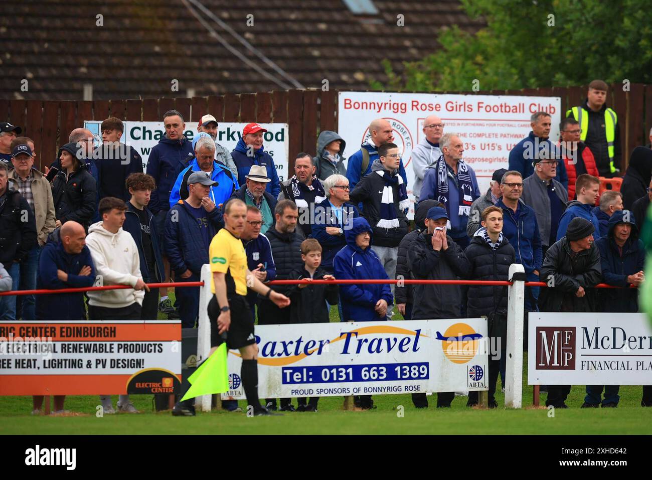 13 juillet 2024 ; New Dundas Park, Bonnyrigg, Midlothian, Écosse; Scottish premier Sports Cup Football, Bonnyrigg Rose contre Dundee ; fans de Dundee Banque D'Images