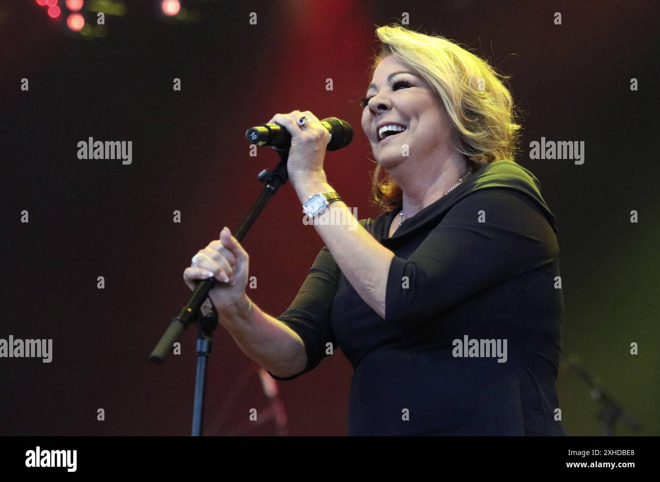 80er Kultstar Sandra beim Berliner Rundfunk Open Air 2024 Berlin Parkbühne Wuhlheide 13.07.2024 *** star culte des années 80 Sandra au Berliner Rundfunk Open Air 2024 Berlin Parkbühne Wuhlheide 13 07 2024 Copyright : xmix1x Banque D'Images 80er Kultstar Sandra beim Berliner Rundfunk Open Air 2024 Berlin Parkbühne Wuhlheide 13.07.2024 *** star culte des années 80 Sandra au Berliner Rundfunk Open Air 2024 Berlin Parkbühne Wuhlheide 13 07 2024 Copyright : xmix1x Banque D'Images