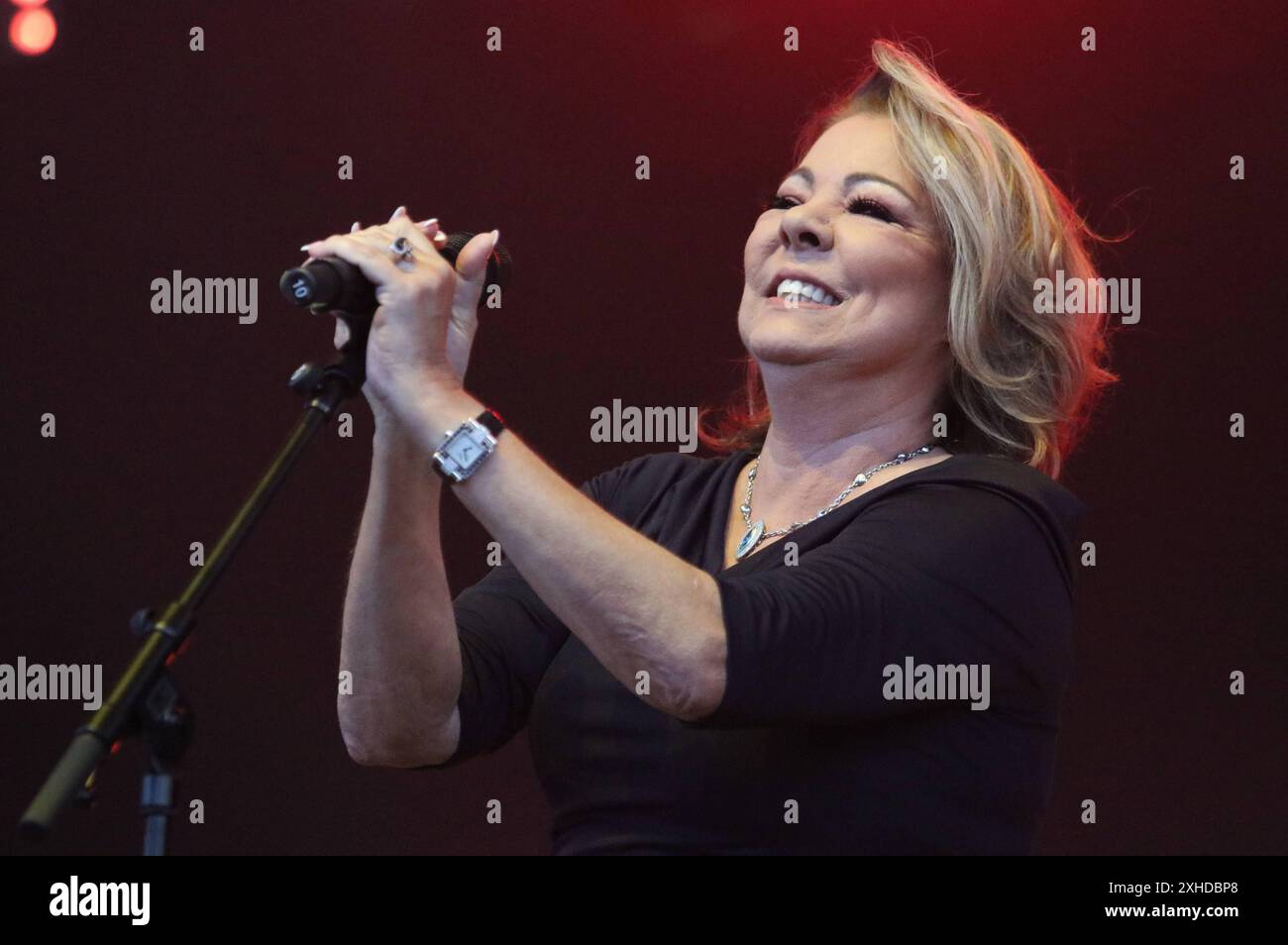 80er Kultstar Sandra beim Berliner Rundfunk Open Air 2024 Berlin Parkbühne Wuhlheide 13.07.2024 *** star culte des années 80 Sandra au Berliner Rundfunk Open Air 2024 Berlin Parkbühne Wuhlheide 13 07 2024 Copyright : xmix1x Banque D'Images 80er Kultstar Sandra beim Berliner Rundfunk Open Air 2024 Berlin Parkbühne Wuhlheide 13.07.2024 *** star culte des années 80 Sandra au Berliner Rundfunk Open Air 2024 Berlin Parkbühne Wuhlheide 13 07 2024 Copyright : xmix1x Banque D'Images