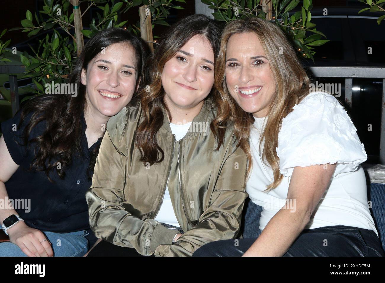 LOS ANGELES - 11 juillet : Jordan Levy, Noa Levy, Stacey Davis Levy à la première de la série Apple TV+ 'me' After Party au restaurant Ugo le 11 juillet 2 Banque D'Images